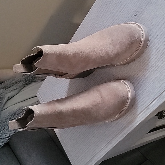 dolce vita suede Slip-On Booties - Picture 3 of 7